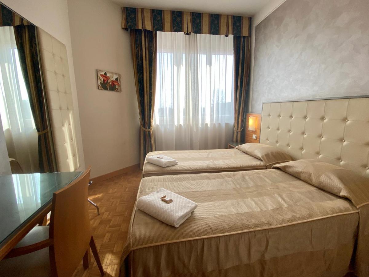Hotel Riviera سغراتي المظهر الخارجي الصورة