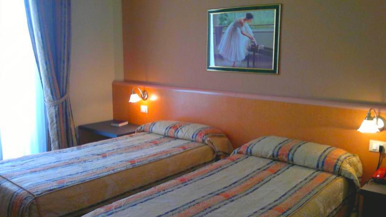 Hotel Riviera سغراتي المظهر الخارجي الصورة