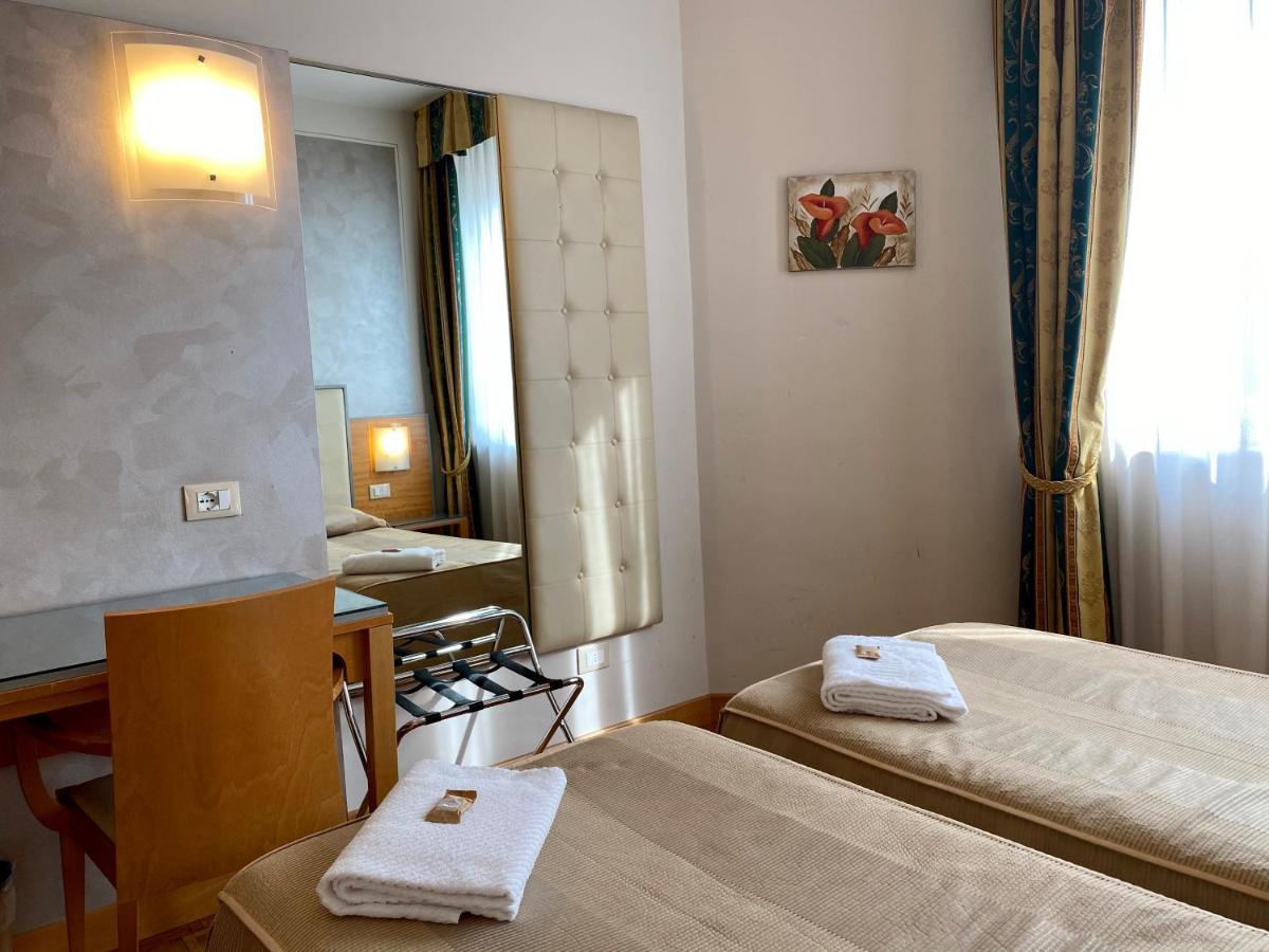 Hotel Riviera سغراتي المظهر الخارجي الصورة