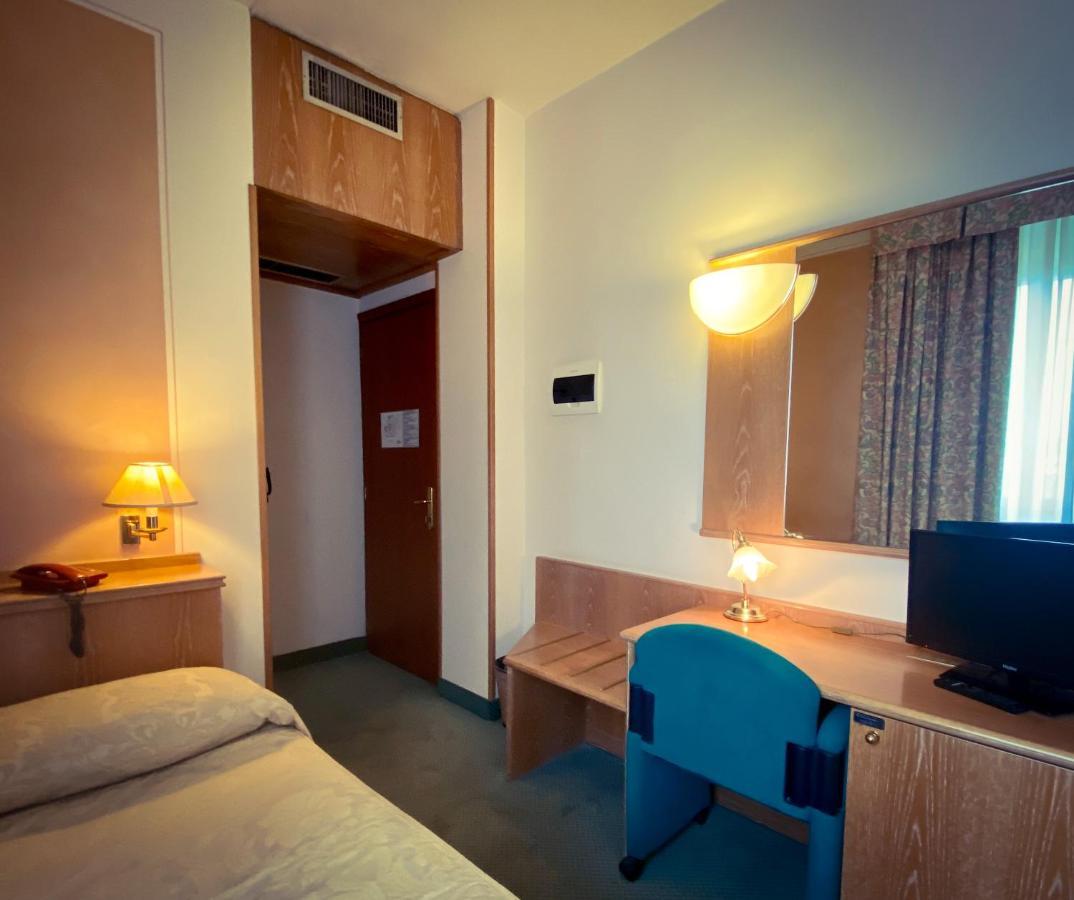 Hotel Riviera سغراتي المظهر الخارجي الصورة