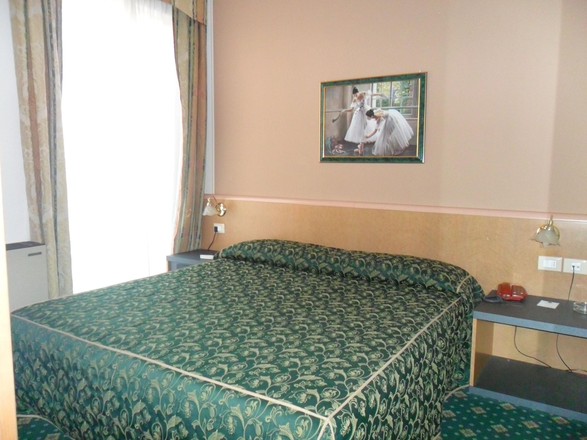 Hotel Riviera سغراتي المظهر الخارجي الصورة