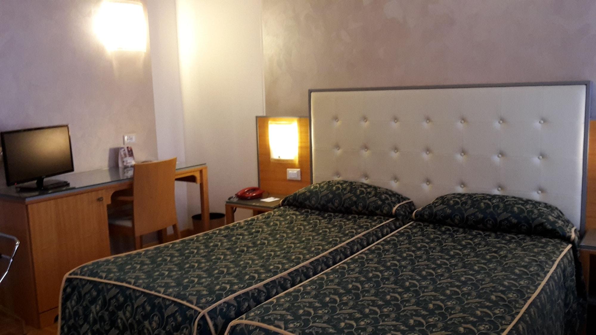 Hotel Riviera سغراتي المظهر الخارجي الصورة