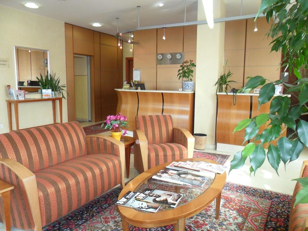 Hotel Riviera سغراتي المظهر الخارجي الصورة